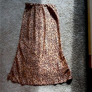 Leopard Print Skirt 100% polyester. Size Xs / or US 2